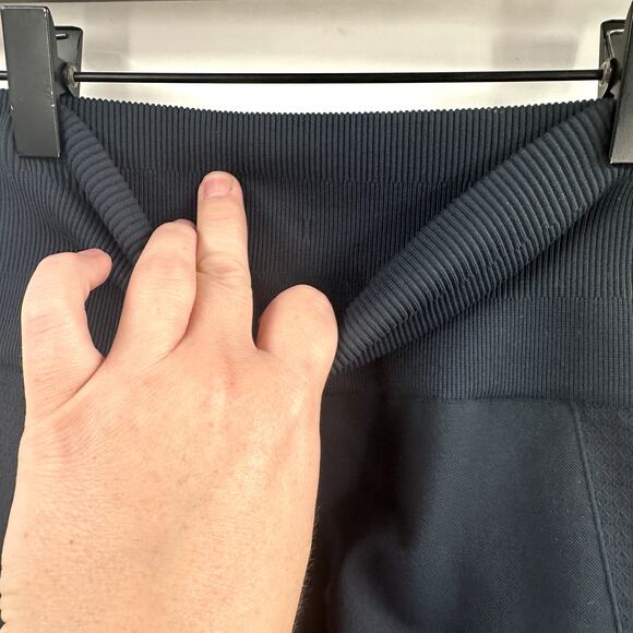 Lululemon Deep navy Crop Legging Size 4 - Picture 5 of 7